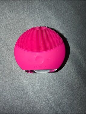 Pink Foreo Facial Cleansing Brush